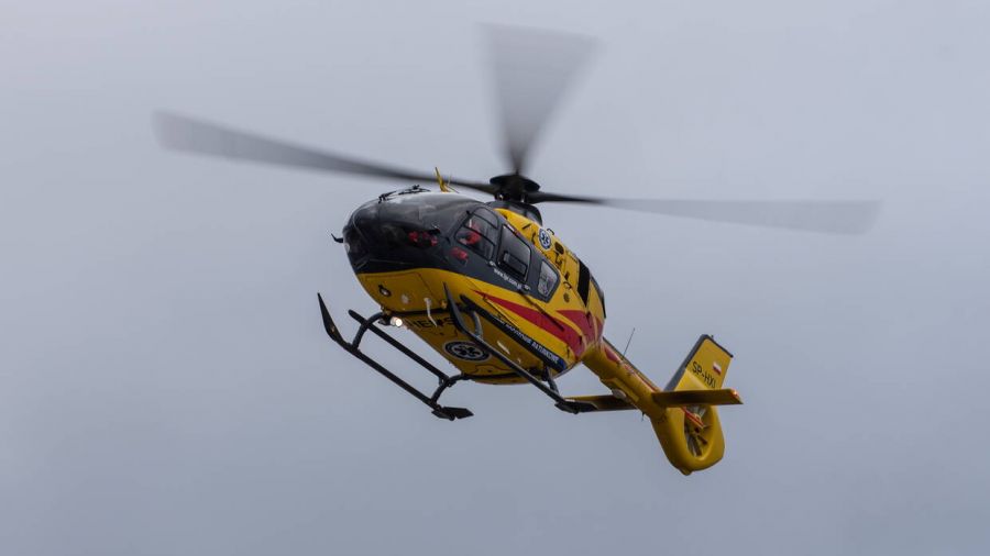 Wypadek na DK11. Interweniował LPR. Brodowo - Jarocin - Środa Wlkp. (fot. PAP/ Wojtek Jargiło)