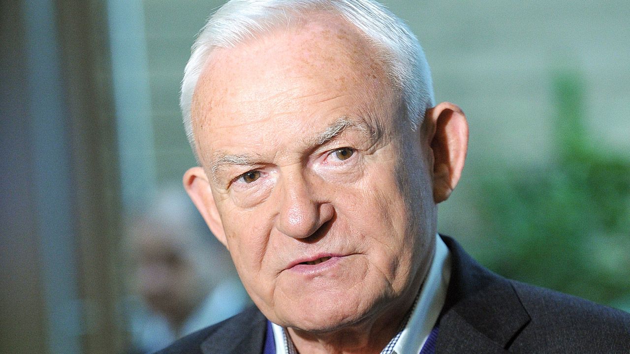 Leszek Miller zareagował na okładkę i artykuł „Faktu” na temat samobójstwa jego syna (fot. arch.PAP/Marcin Obara) Leszek Miller zareagował na okładkę i artykuł „Faktu” na temat samobójstwa jego syna (fot. arch.PAP/Marcin Obara)