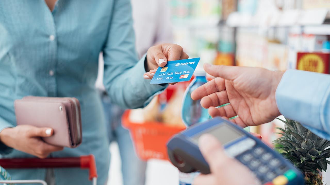 Sprzedaż detaliczna w cenach stałych wzrosła o 8,2 procent (fot. Shutterstock/Stokkete) Sprzedaż detaliczna w cenach stałych wzrosła o 8,2 procent (fot. Shutterstock/Stokkete)