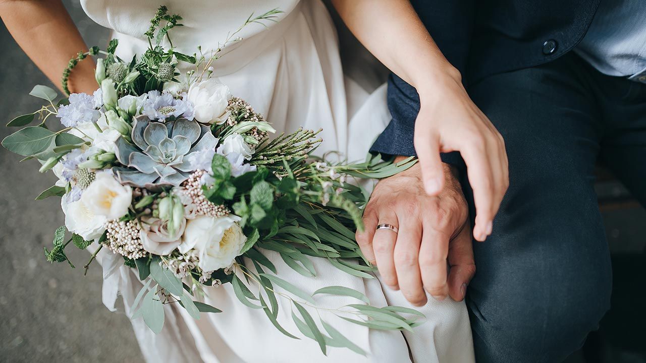 Panna młoda okazała się być córką matki pana młodego (fot. Shutterstock/Alex Gukalov) Panna młoda okazała się być córką matki pana młodego (fot. Shutterstock/Alex Gukalov)