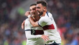 Diogo Dalot i Bruno Fernandes (fot. PAP/EPA)