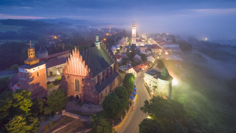 Biecz to była terenowa rezydencja dla książąt i królów Polski. Władcy często przebywali poza stolicą, najczęściej w majątkach królewskich (a takim był Biecz), skąd zarządzali podległym im terytorium. Tu przebywali tacy królowie, jak choćby Bolesław Wstydliwy, Kazimierz Wielki, Władysław Jagiełło i królowa Jadwiga, która szczególnie ukochała sobie to miasto.   Fot. Marcin Gądek