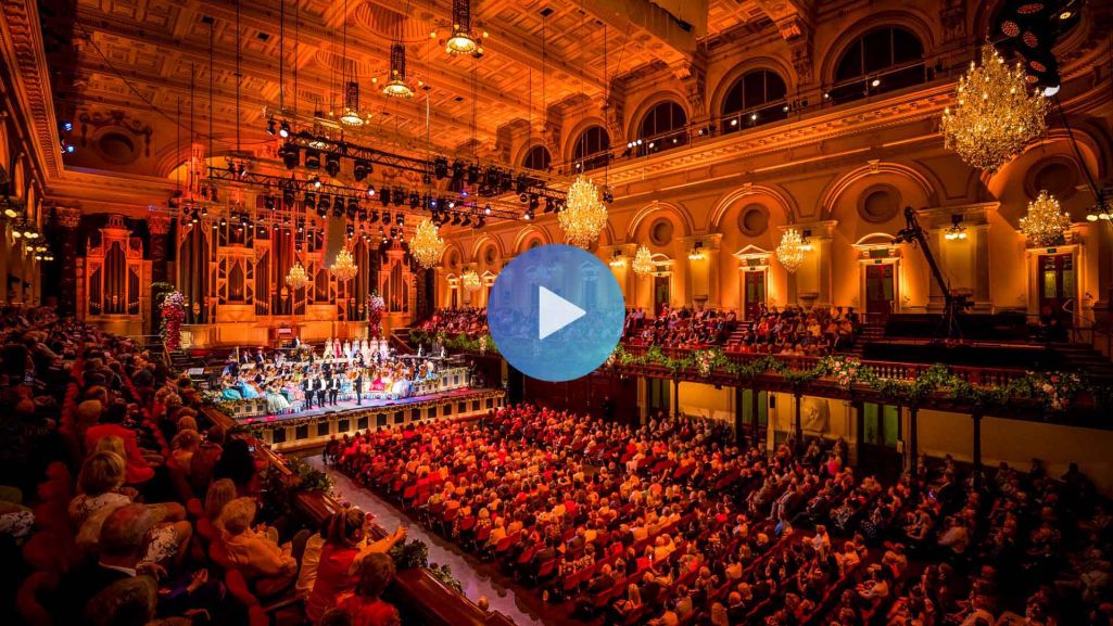 Kontrast między tradycyjnymi bożonarodzeniowymi utworami a letnią australijską atmosferą sprawił, że koncert „Christmas Down Under Sydney” jest jedyny w swoim rodzaju. Fot. Materiały prasowe/ TVP