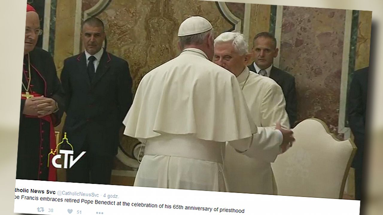 Po abdykacji Benedykt XVI rzadko pokazuje się publicznie (fot. TT/CatholicNewsSvc)