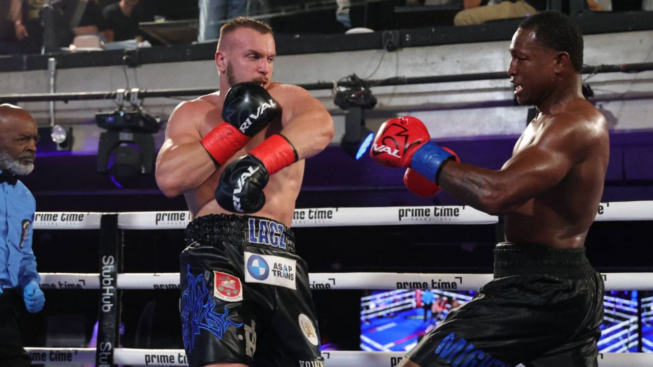 Piotr Łącz pożegnał się z turniejem WBC, ale wciąż jest niepokonany na zawodowych ringach (fot. PAP/Marcin Cholewiński)