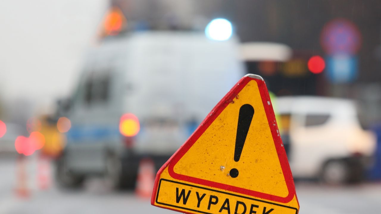 Cztery osoby trafiły do szpitala, jedna zginęła na miejscu (fot. arch. PAP/Leszek Szymański) Cztery osoby trafiły do szpitala, jedna zginęła na miejscu (fot. arch. PAP/Leszek Szymański)
