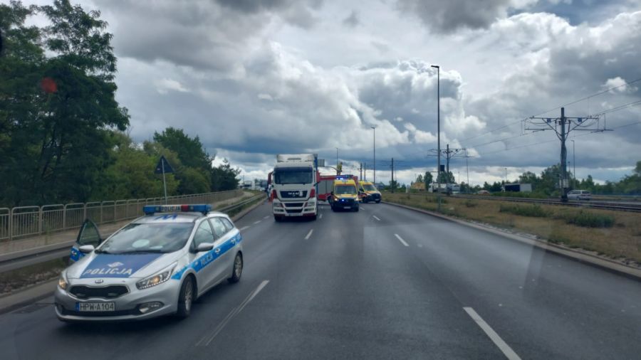 Szczecin: Wypadek na Moście Pionierów w Szczecinie. Trzy osoby poszkodowane (źródło: A.Wojcik)