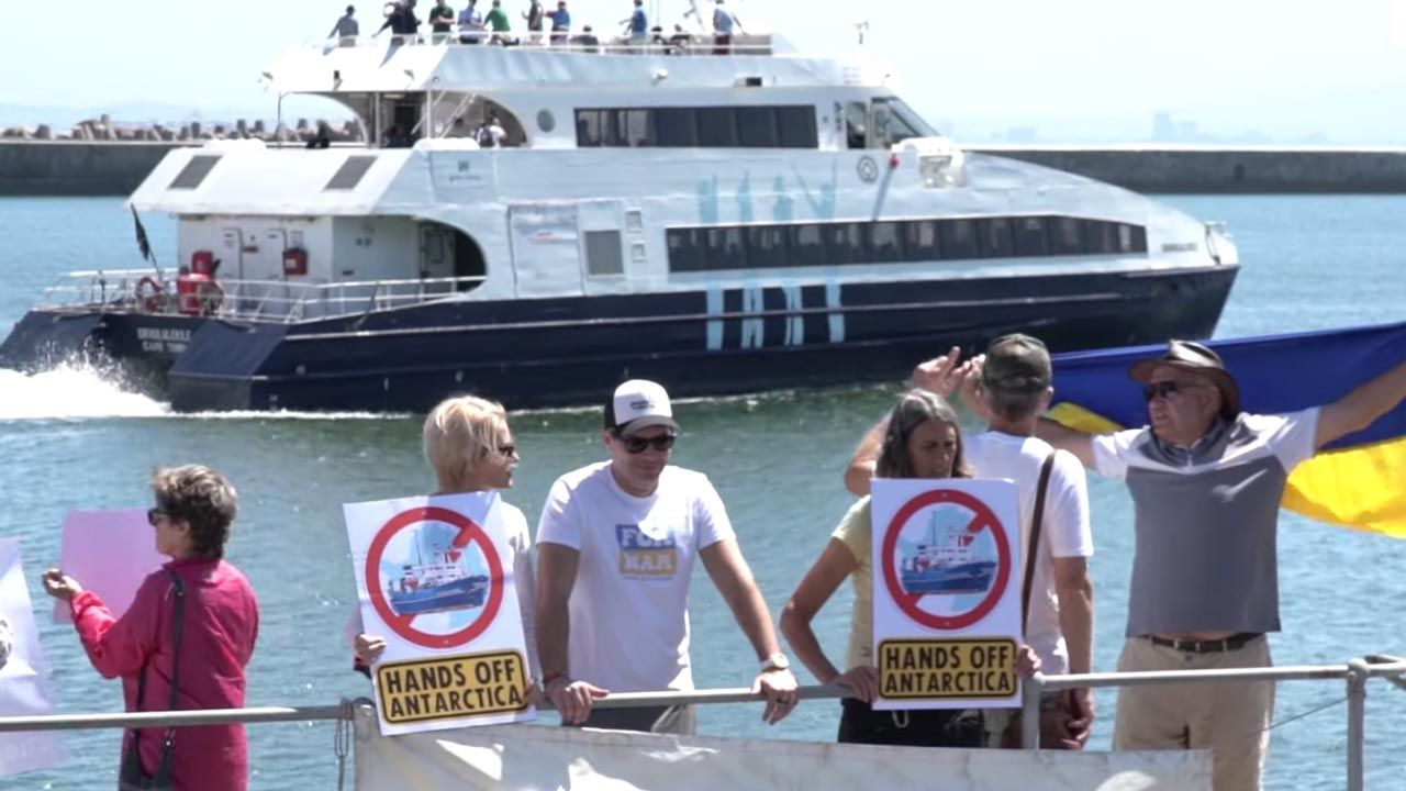 Protest ekologów w RPA (fot. YouTube/ News24)