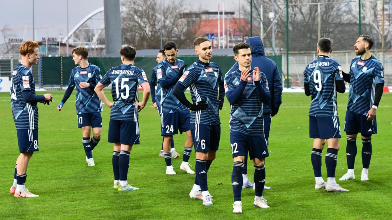 Piłkarze Kotwicy Kołobrzeg (fot. Kotwica Kołobrzeg/Marek Brzeziński)