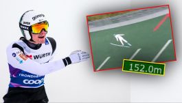 Domen Prevc poprawił w Klingenthal letni rekord świata w skokach narciarskich - na igelicie! Słoweński skoczek narciarski ustał lot na 152 metry na Vogtland Arena, w zawodach Pucharu Kontynentalnego. Ale potem został zdyskwalifikowany za nieprzepisowy sprzęt. Nikt na igelicie nigdy nie skoczył lepiej od Domena (fot. Getty, FIS)