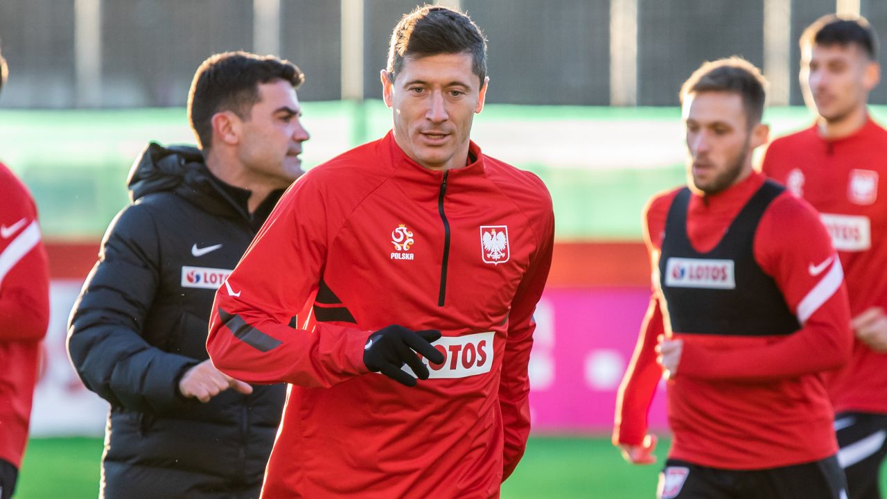 Robert Lewandowski opuścił już w tym sezonie z powodu kontuzji kilka spotkań (fot. Mikolaj Barbanell/SOPA Images/LightRocket via Getty Images) Robert Lewandowski opuścił już w tym sezonie z powodu kontuzji kilka spotkań (fot. Mikolaj Barbanell/SOPA Images/LightRocket via Getty Images)