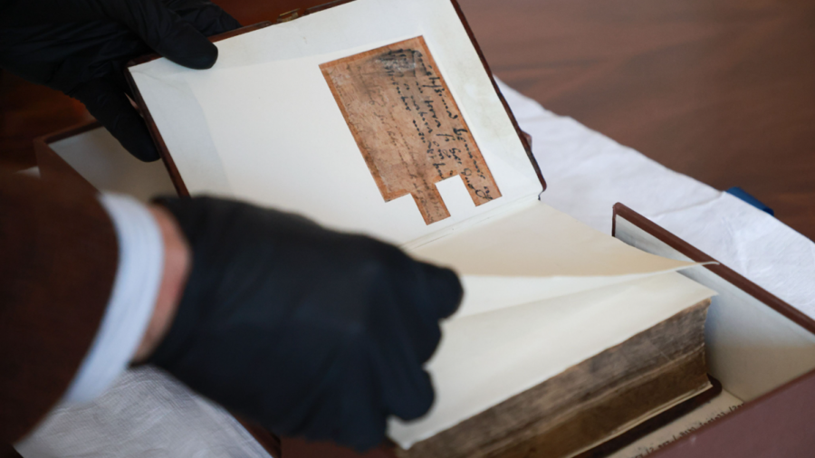 Kalisz: zabytkowy inkunabuł powrócił do Muzeum Okręgowego Ziemi Kaliskiej (fot. Ministerstwo Kultury i Dziedzictwa Narodowego)
