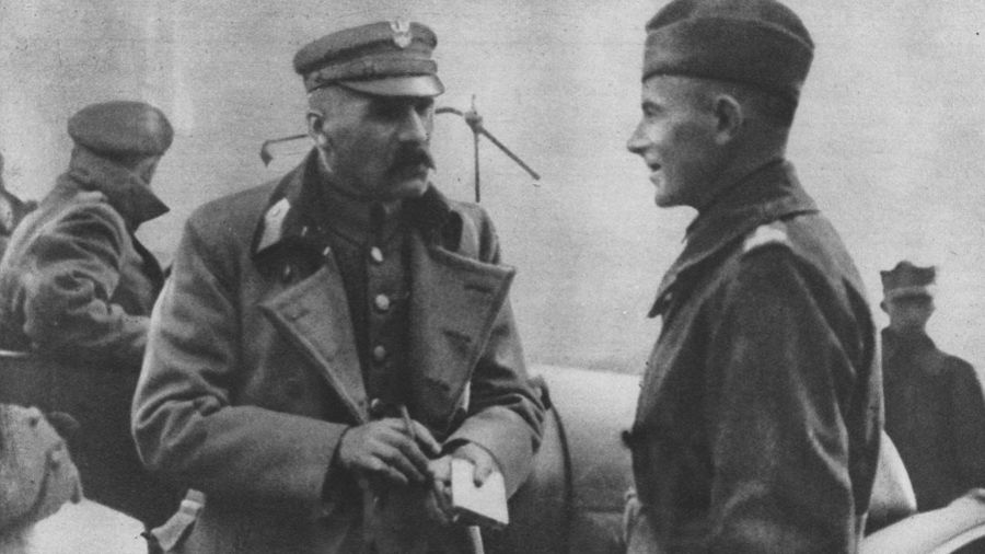 Marszałek Józef Piłsudski i gen. Edward Rydz-Śmigły podczas ofensywy znad Wieprza 16 sierpnia 1920. Fot. PAP