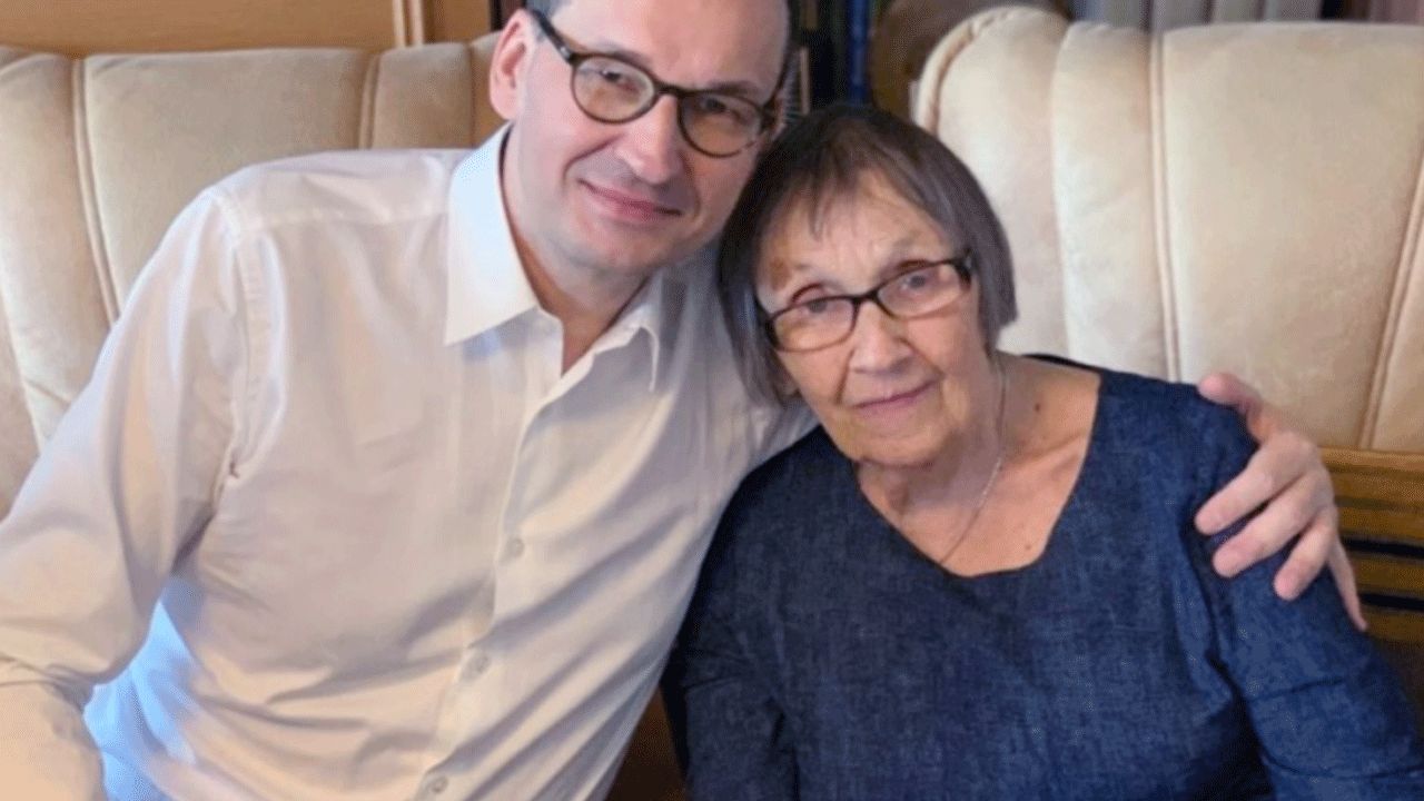 Premier zaapelował do seniorów także o to, by dbali o zdrowie i bezpieczeństwo podczas pandemii (fot. Facebook/Mateusz Morawiecki) Premier zaapelował do seniorów także o to, by dbali o zdrowie i bezpieczeństwo podczas pandemii (fot. Facebook/Mateusz Morawiecki)