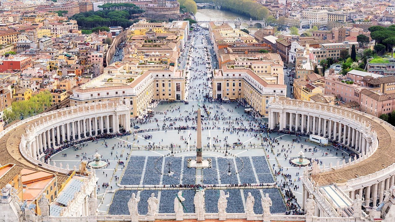 Watykan odrabia straty po nieracjonej transakcji (fot. Shutterstock)