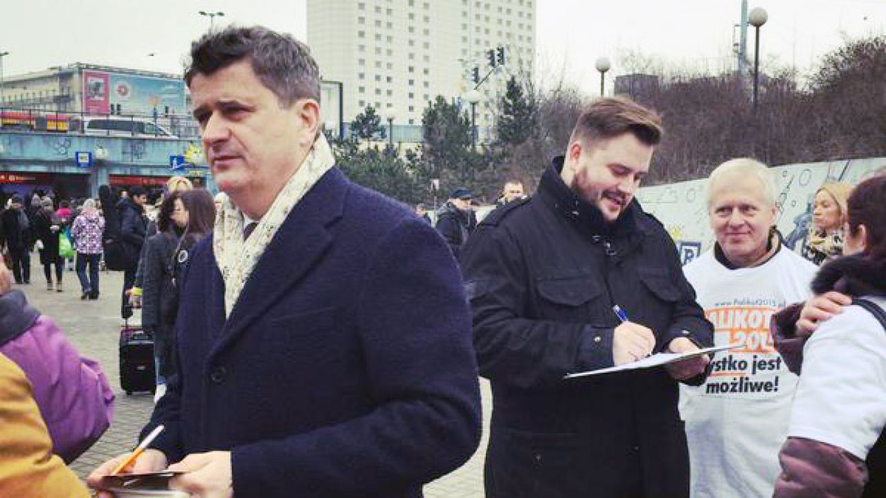 Janusz Palikot rozmawia z wyborcami (fot. Twitter) Janusz Palikot rozmawia z wyborcami (fot. Twitter)