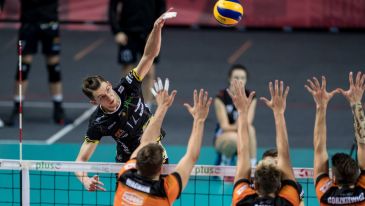 Maciej Muzaj w ataku (fot. PAP)