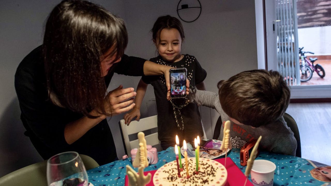 Matkom do 30 lat w Madrycie będzie przyznana pomoc finansowa (fot. David Ramos/Getty Images, zdjęcie ilustracyjne) Matkom do 30 lat w Madrycie będzie przyznana pomoc finansowa (fot. David Ramos/Getty Images, zdjęcie ilustracyjne)