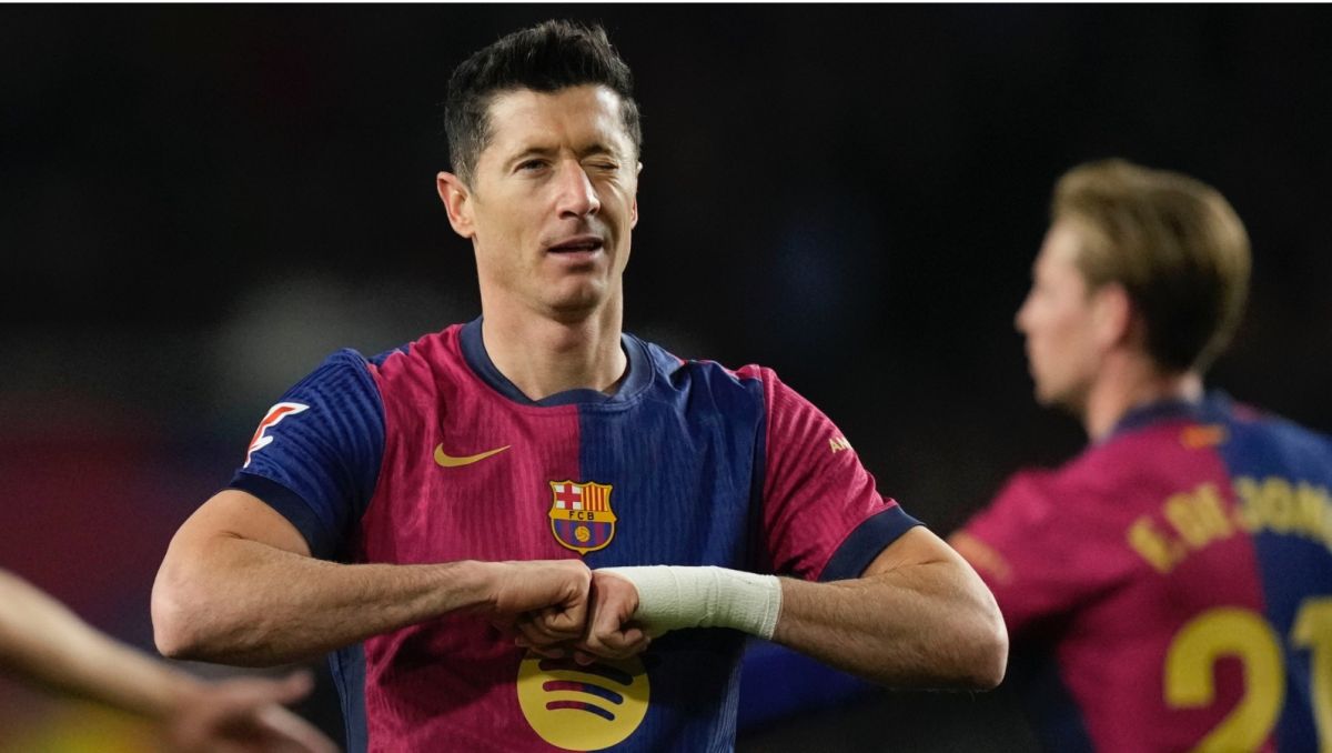 Robert Lewandowski był kapitanem Barcelony w meczu z Valencią (fot. Getty). Robert Lewandowski był kapitanem Barcelony w meczu z Valencią (fot. Getty).