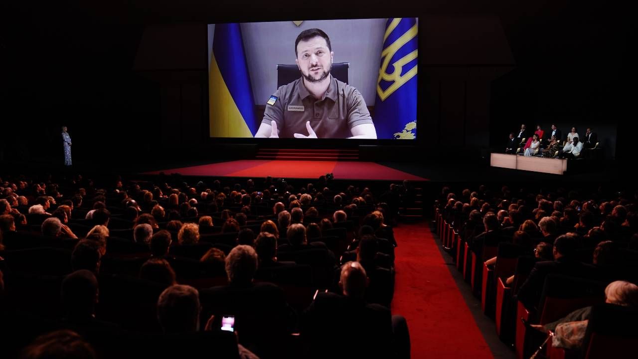 Prezydent Ukrainy Wołodymyr Zełenski wygłosił przemówienie (fot. PAP/EPA/CLEMENS BILAN) Prezydent Ukrainy Wołodymyr Zełenski wygłosił przemówienie (fot. PAP/EPA/CLEMENS BILAN)