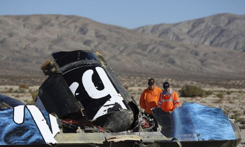 2 października 2014 roku to czarny dzień dla Richarda Bransona. W czasie testów na pustyni Mojave rozbił się statek kosmiczny SpaceShipTwo. Fot. Reuters/David McNew