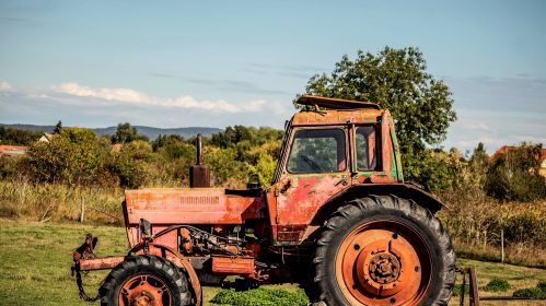 Трактар у полі. Здымак мае ілюстрацыйны характар. Фота: Terbe_rezso / Pixabay