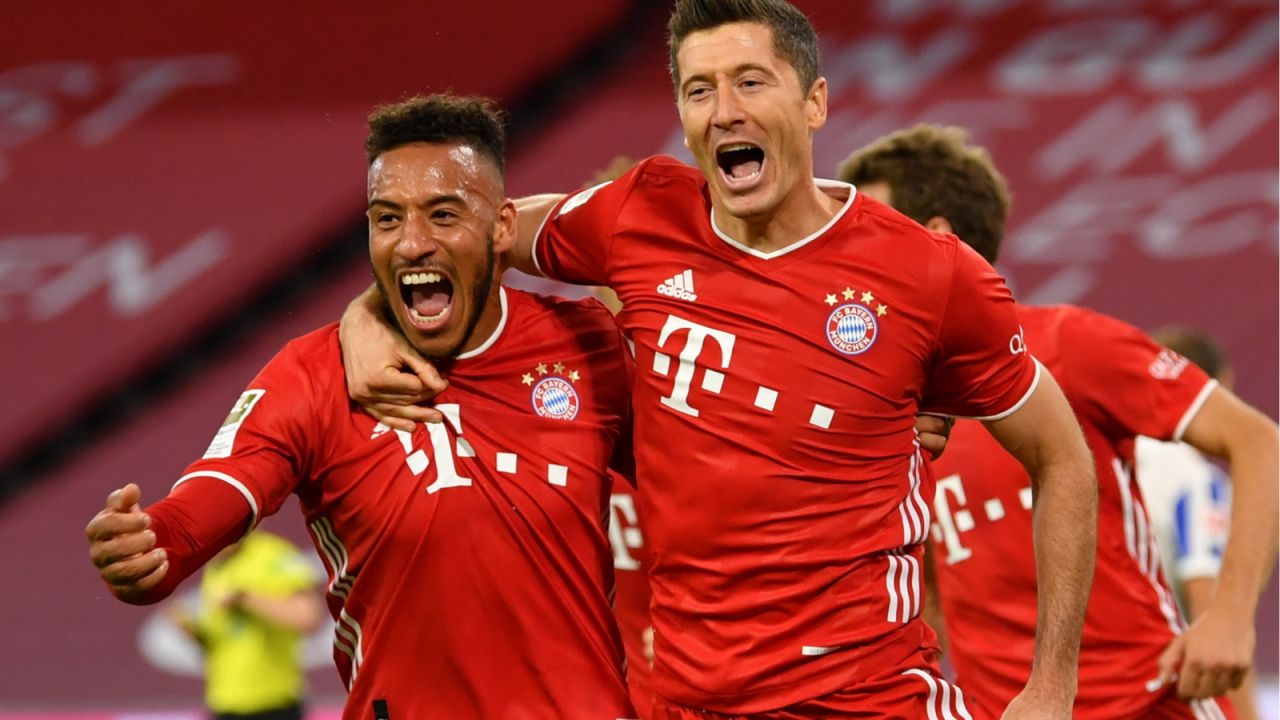 Corentin Tolisso i Robert Lewandowski (fot. Getty Images)