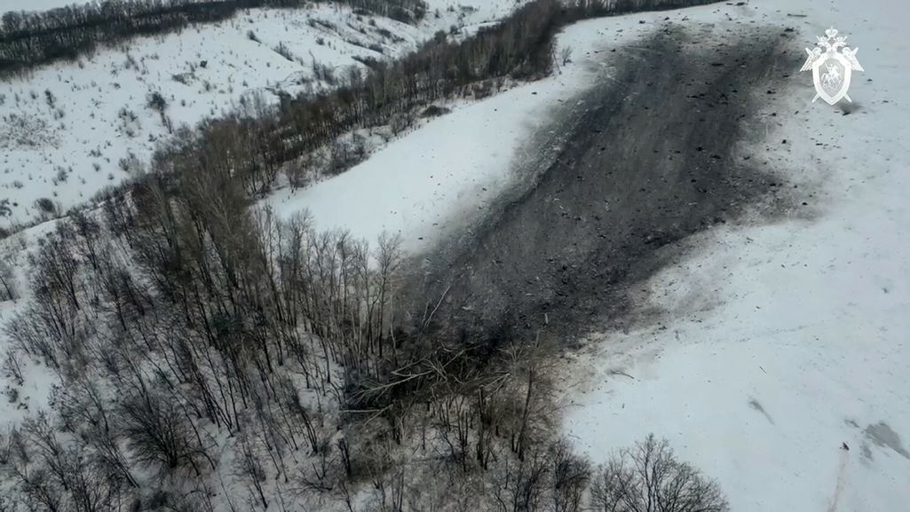 Месца крушэння вайскова-транспартнага самалёта Іл-76. Белгародская вобласць, Расея. 25 студзеня 2024 года. (Фота: Handout / Russian Investigative Committee / AFP / East News)