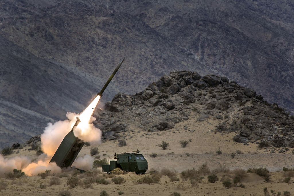 Запуск аператыўна-тактычнай ракеты MGM-140 ATACMS з пускавой сістэмы M142 HIMARS. (Фота: U.S. Marine Corps)