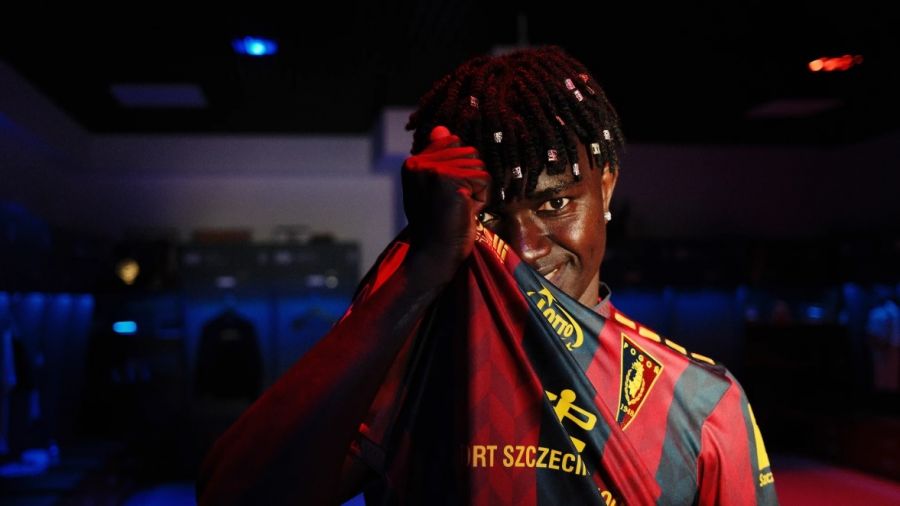 Musa Juwara w Pogoni Szczecin – transfer z Velje BK (fot. Pogoń Szczecin)