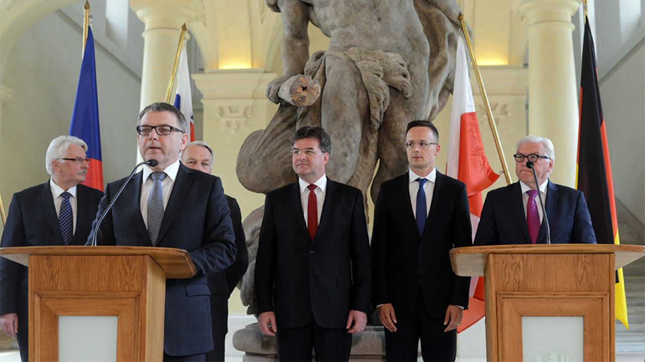 Przed południem w Pradze odbyły się konsultacje szefów dyplomacji czterech krajów Grupy Wyszehradzkiej  (fot.PAP/EPA/STRINGER)