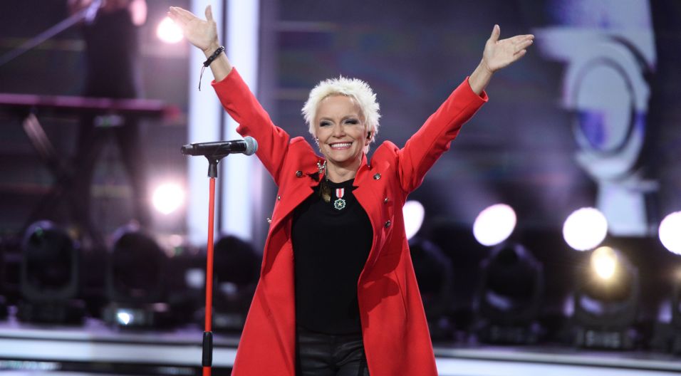 Na koniec festiwalu, zabrzmiały piosenki, które zna każdy. Małgorzata Ostrowska w mini recitalu zaprezentowała hity zespołu Perfect (fot. J. Bogacz/TVP)