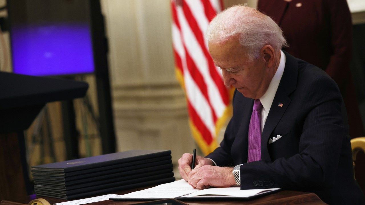 Joe Biden zapowiada zmianę strategii walki z epidemią (fot. Alex Wong/Getty Images) Joe Biden zapowiada zmianę strategii walki z epidemią (fot. Alex Wong/Getty Images)