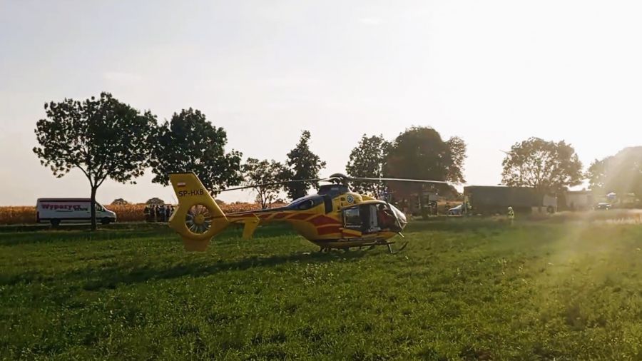 Brodowo DK11. Poważny wypadek trzech samochodów. Przejazd zablokowany (fot. OSP Miąskowo)