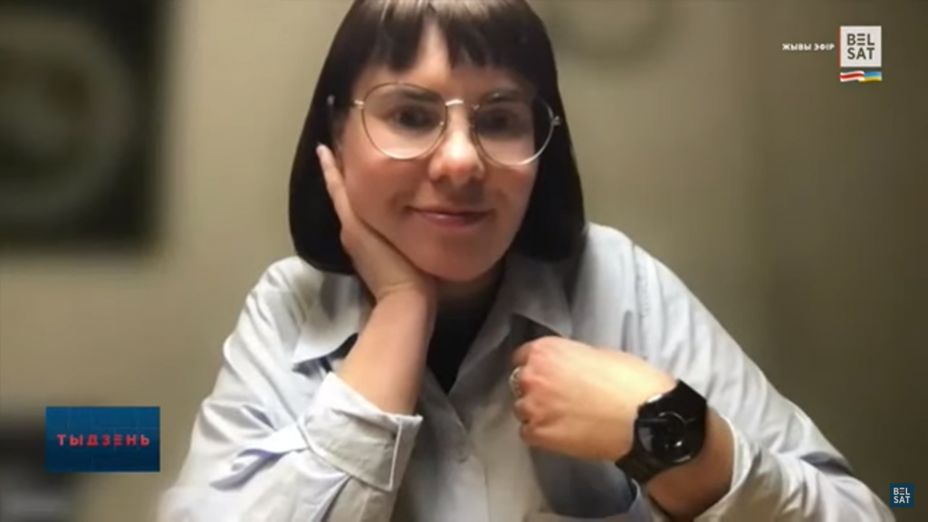 Вольга Кавалькова і гадзіннік брэнду Rado за 1300 долараў. (Скрыншот: БЕЛСАТ NEWS / YouTube)
