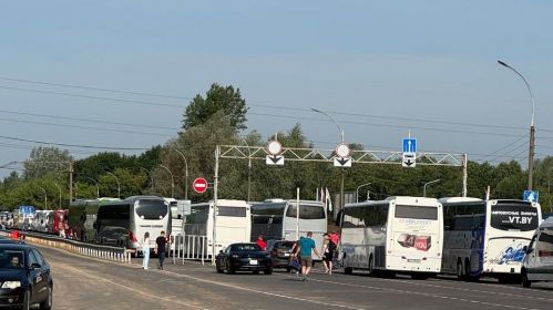 A line in Brest in front of the border crossing towards Poland. June 5, 2025. Photo: granica_bypl / Telegram