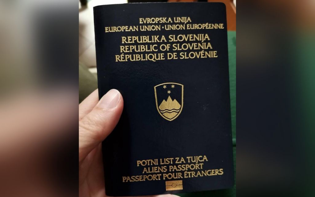 Славенскі пашпарт замежніка. (Фота: PEofBelarus / Telegram)