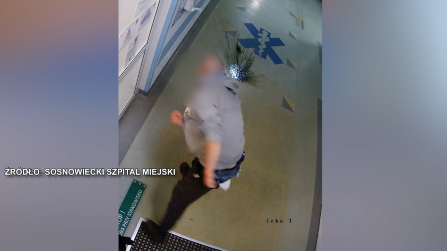 Mężczyzna zaczął rzucać butelkami, w których znajdował się olej. Fot. Sosnowiecki Szpital Miejski