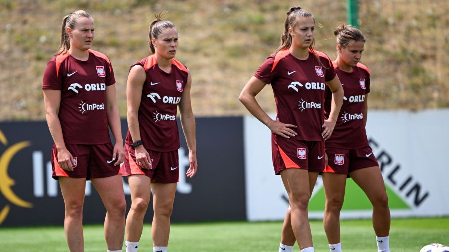   Zawodniczki reprezentacji Polski: Małgorzata Mesjasz, Ewa Pajor, Emilia Szymczak i Dominika Grabowska podczas treningu na zgrupowaniu kadry w Arłamowie (fot. PAP/Darek Delmanowicz) (fot. TVP3 Wrocław)