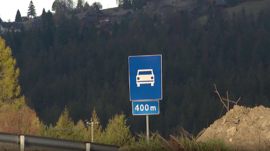 Droga w Lalikach została uszkodzona w połowie lutego 2024 roku. Fot. TVP3 Katowice