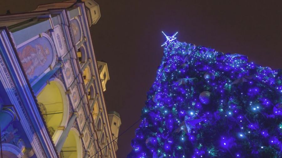 Choinka na Starym Rynku w Poznaniu - lodowisko Stary Rynek - jarmarki świąteczne w Poznaniu (fot. UM Poznań)
