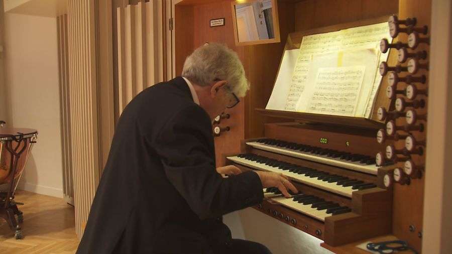 Ma 75 lat, a jego talent i pasja nie słabną. Fot. TVP3 Katowice