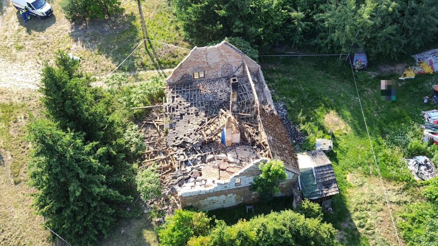 Albertowsko katastrofa zawalenie domu jednorodzinnego strażacy Grodzisk Wielkopolski (fot. OSP KSRG Grodzisk Wlkp.)