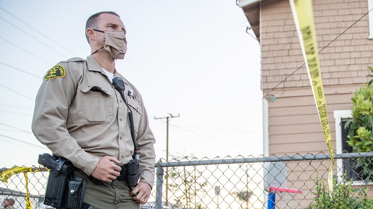 Policja zatrzymała mężczyznę (fot. Robert Gauthier / Los Angeles Times via Getty Images) Policja zatrzymała mężczyznę (fot. Robert Gauthier / Los Angeles Times via Getty Images)