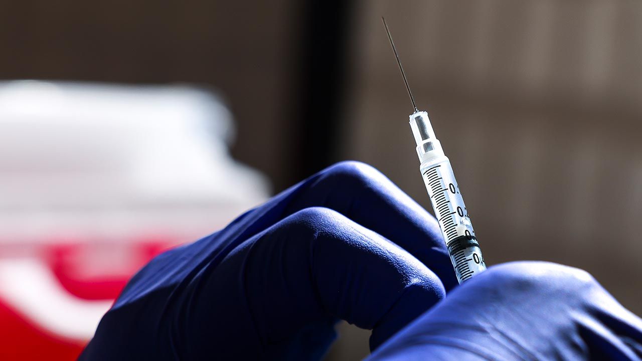 Mabion będzie produkował szczepionki na COVID (fot. Michael Ciaglo/Getty Images)