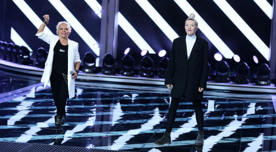 Muzyka łączy pokolenia, tak było również w tym przypadku. Małgorzata Ostrowska i Daria Zawiałow wspólnie wykonały piosenkę zespołu Republika „Biała flaga” (fot. J. Bogacz/TVP)
