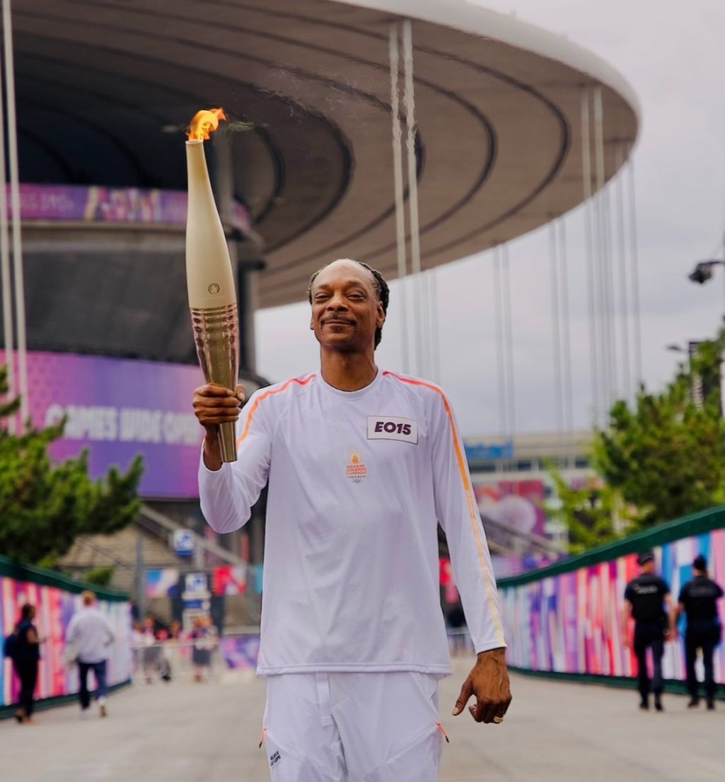 Снуп Дог нясе алімпійскі агонь. Фота: SnoopDogg / X