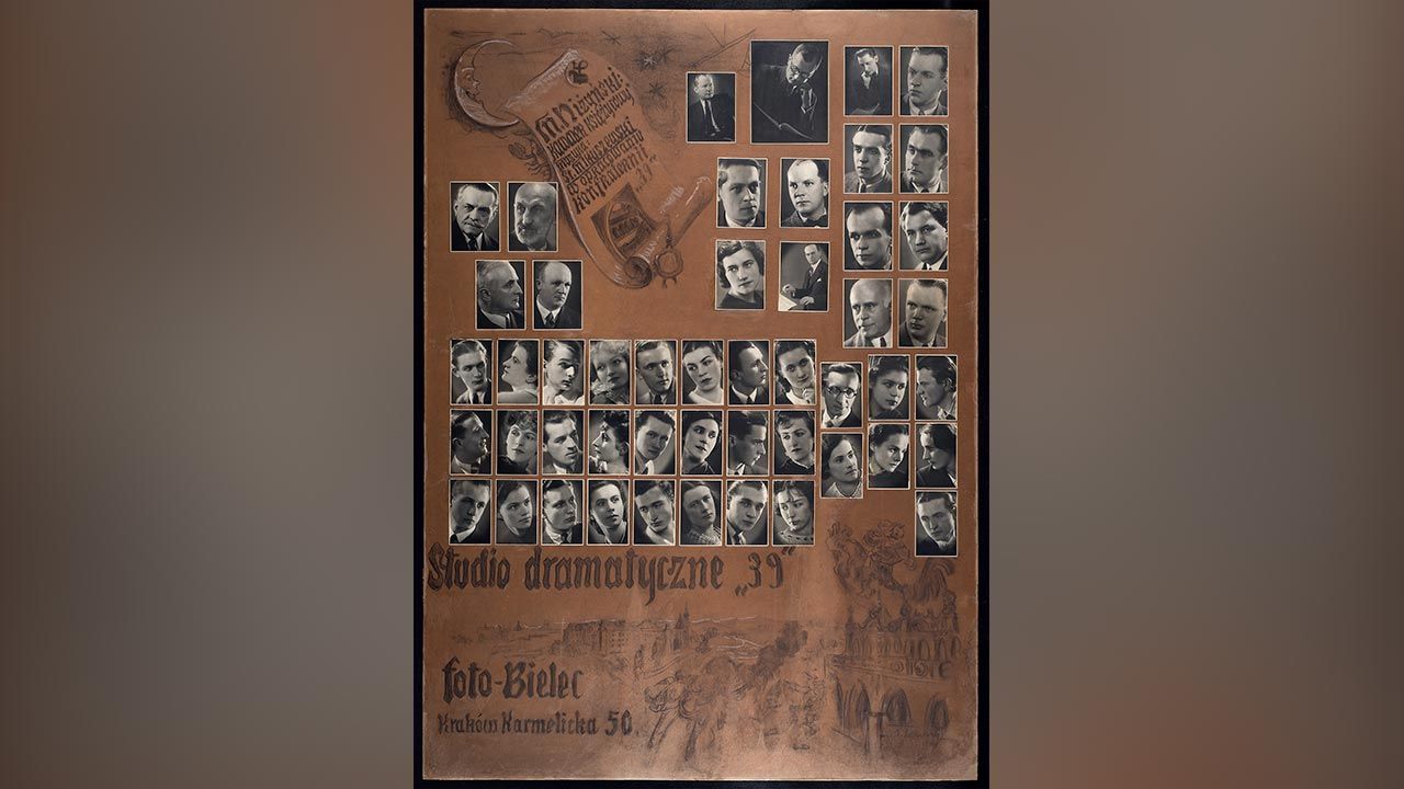 Tableau Studia dramatycznego 39 – Karol Wojtyła z prawej, trzeci od dołu. (fot. Zbiory Mt 5,14 Muzeum Jana Pawła II i Prymasa Wyszyńskiego) Tableau Studia dramatycznego 39 – Karol Wojtyła z prawej, trzeci od dołu. (fot. Zbiory Mt 5,14 Muzeum Jana Pawła II i Prymasa Wyszyńskiego)