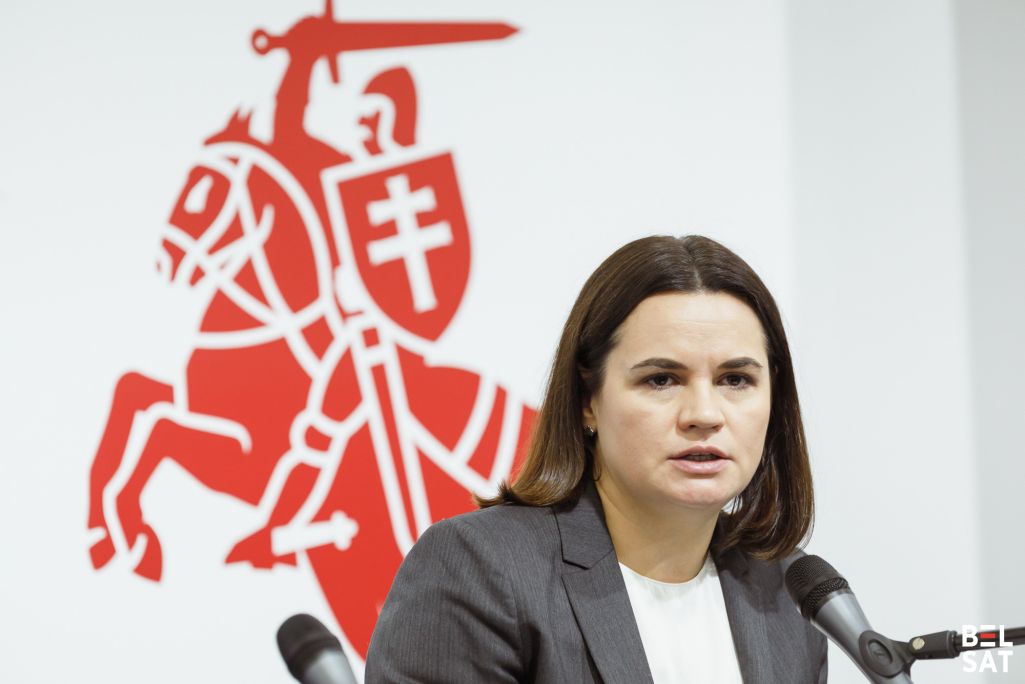 Святлана Ціханоўская на прэс-канферэнцыі з нагоды падачы Літвою пазову супраць Лукашэнкі ў Міжнародны крымінальны суд у Гаазе. 3 кастрычніка 2024 года, Варшава. Фота: Белсат