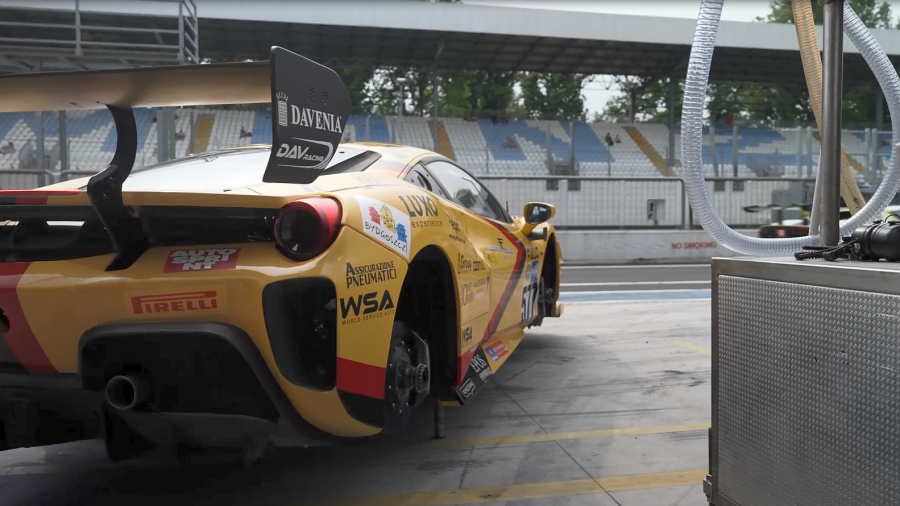 Dawid Żydlewski z Bydgoszczy debiutuje w GT Endurance. Awaria na torze Monza